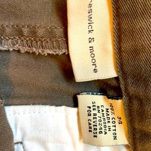 Casual man’s pleated shorts